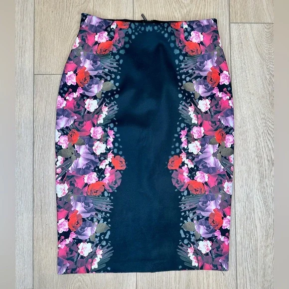 Guess Pencil Skirt - Picture 1 of 4